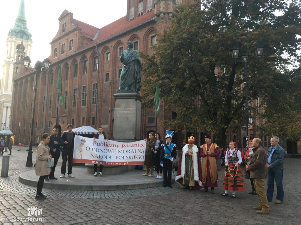 Publiczny różaniec pod Kopernikiem