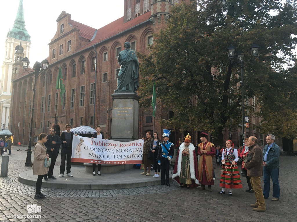 Publiczny różaniec pod Kopernikiem