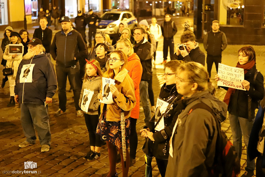 Protest przeciw ustawie edukacji seksualnej