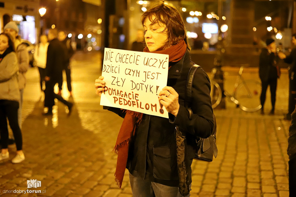 Protest przeciw ustawie edukacji seksualnej