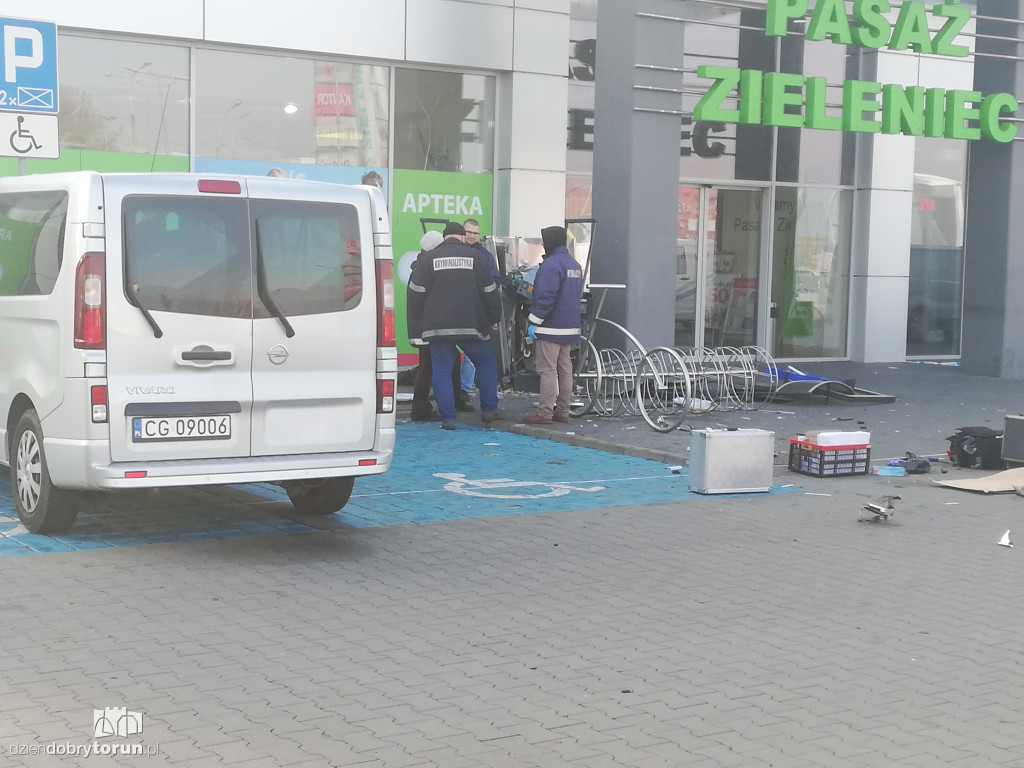 Włamanie do bankomatu przy Zieleńcu
