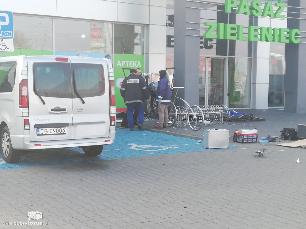 Włamanie do bankomatu przy Zieleńcu