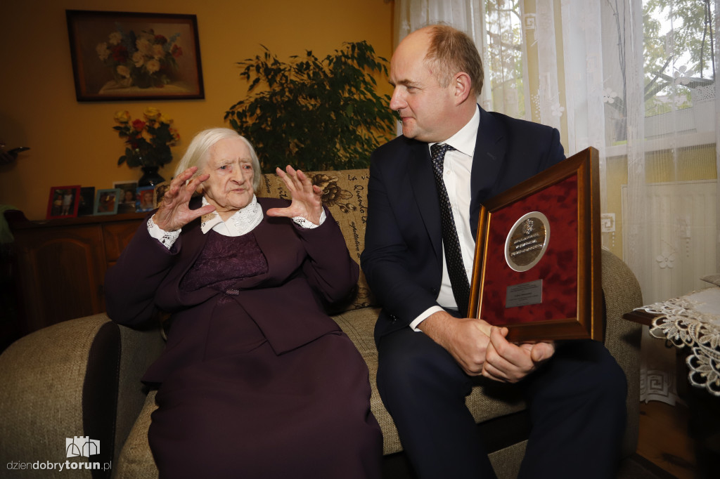 Piotr Całbecki odwiedził stulatkę