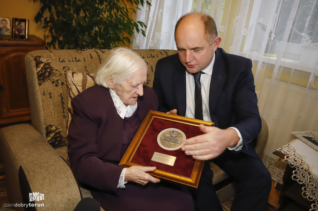 Piotr Całbecki odwiedził stulatkę