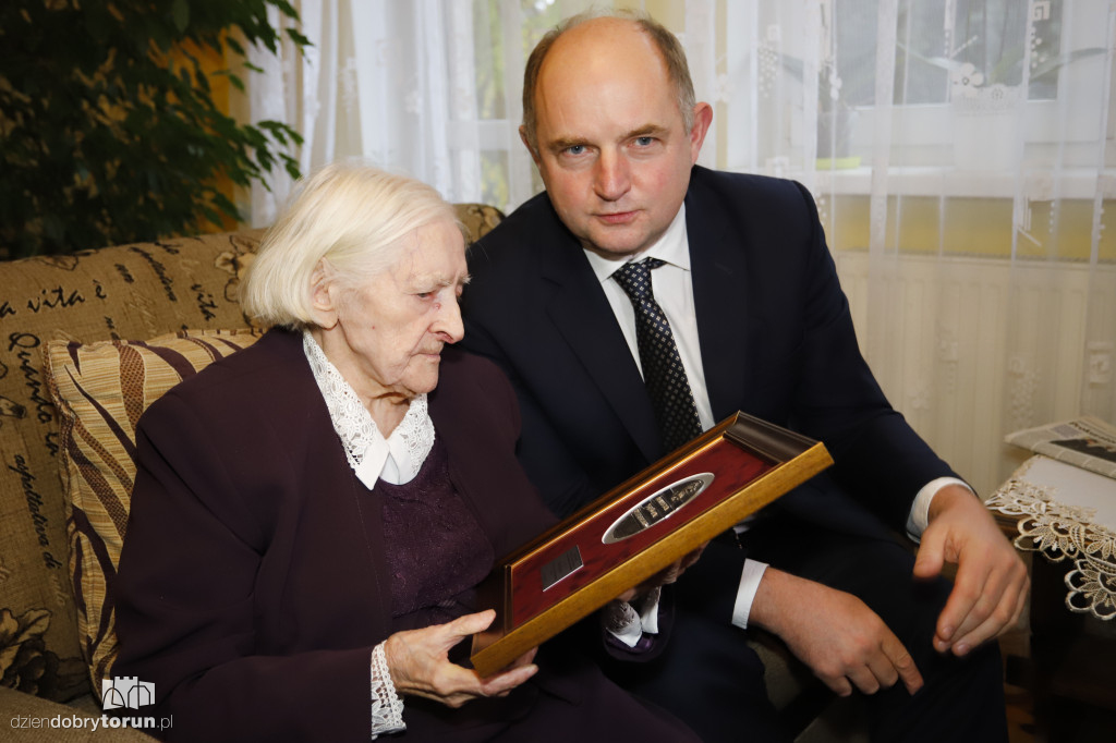 Piotr Całbecki odwiedził stulatkę