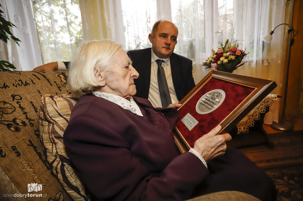 Piotr Całbecki odwiedził stulatkę