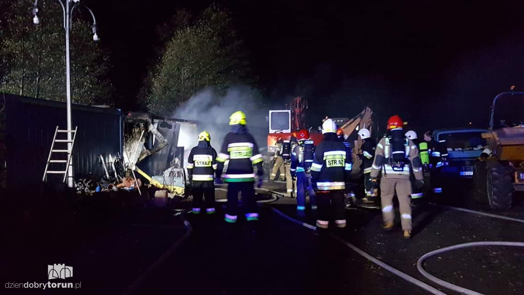 Pożar składu maszyn budowlanych