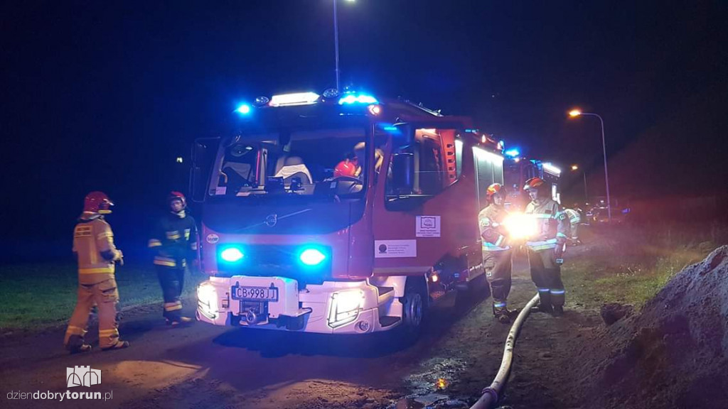 Pożar składu maszyn budowlanych