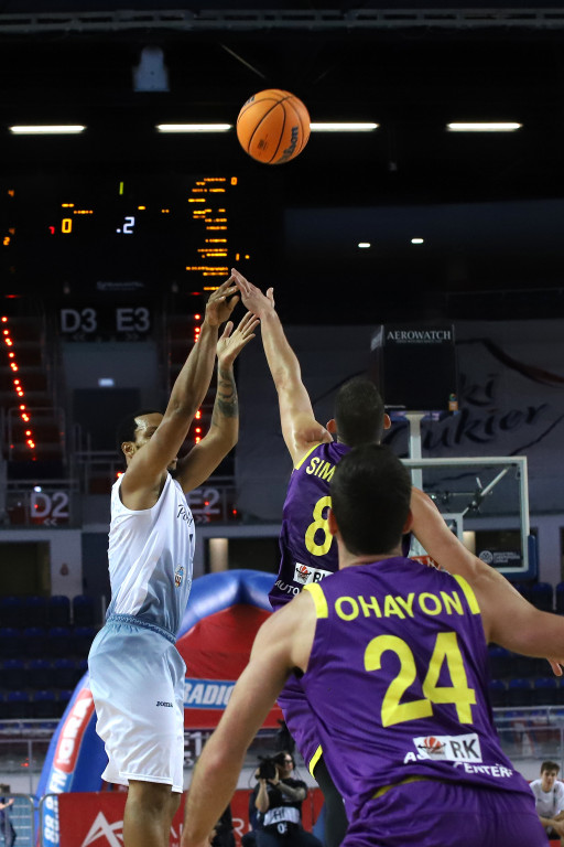 Polski Cukier 105:122 UNET Holon