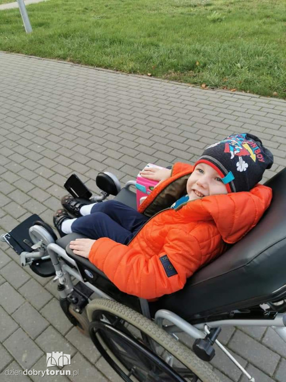 4-latek z Rubinkowa zaczyna chodzić