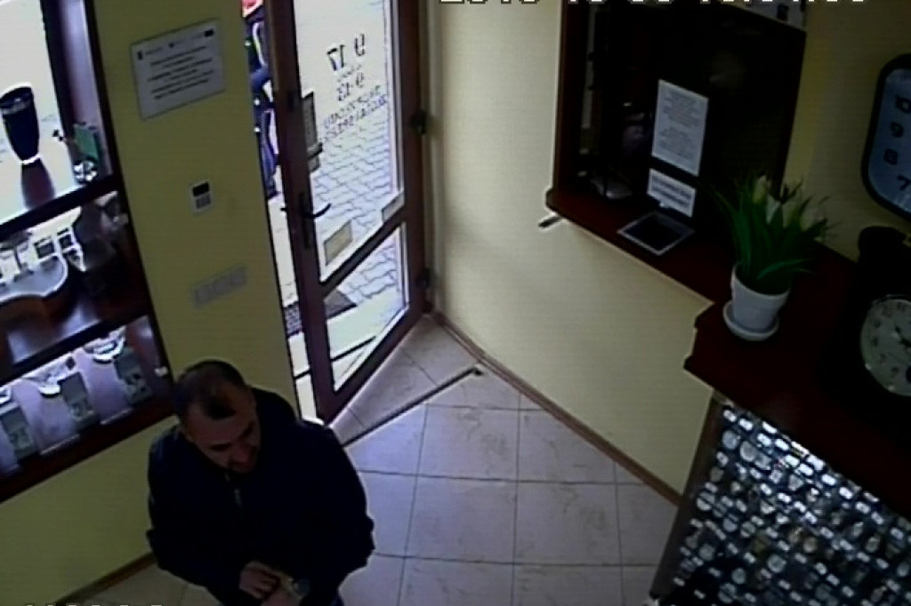 Policja szuka złodziei biżuterii
