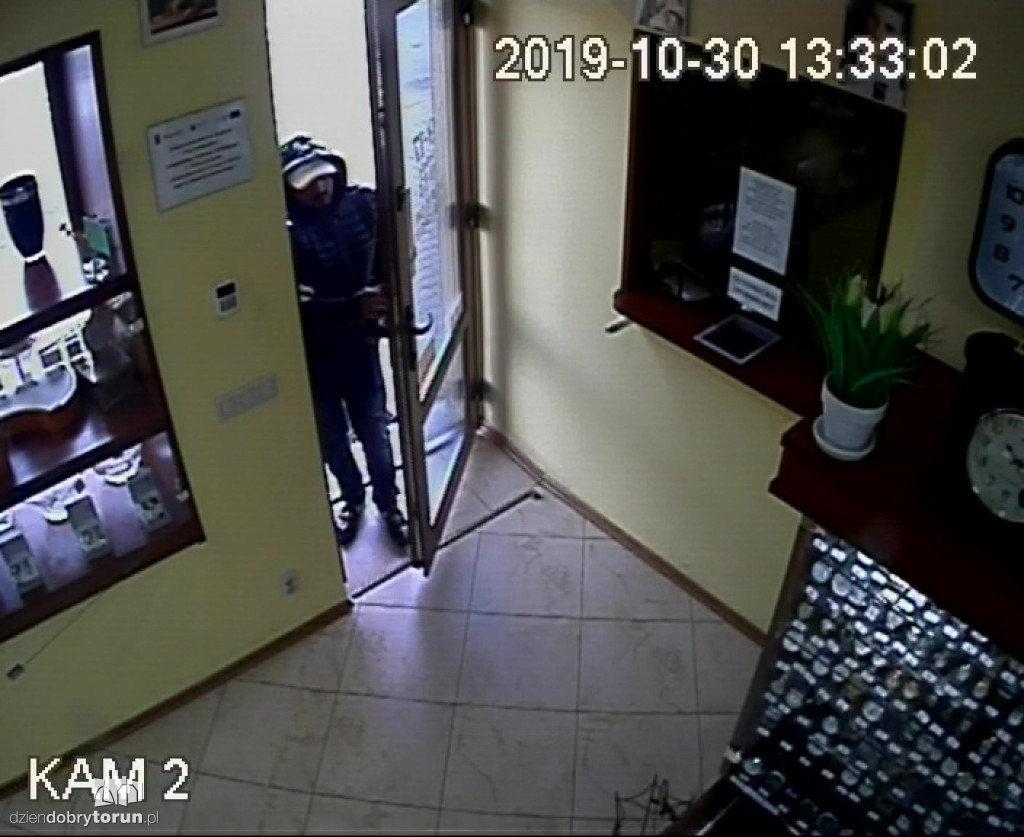 Policja szuka złodziei biżuterii