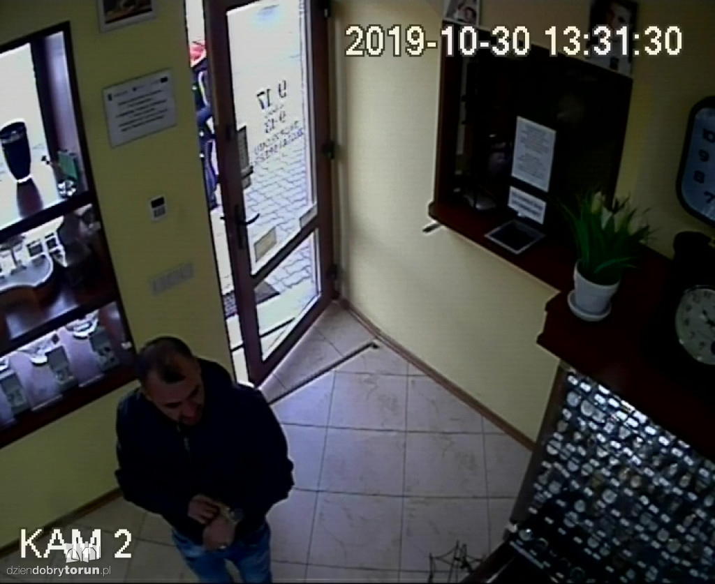 Policja szuka złodziei biżuterii