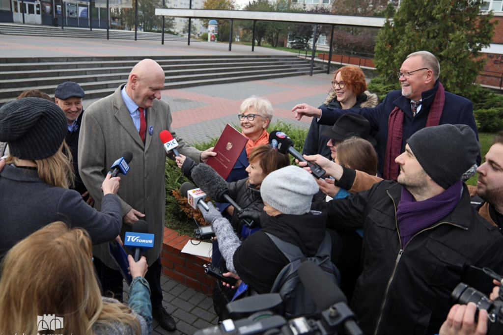 Odsłonięcie tablicy w campusie UMK