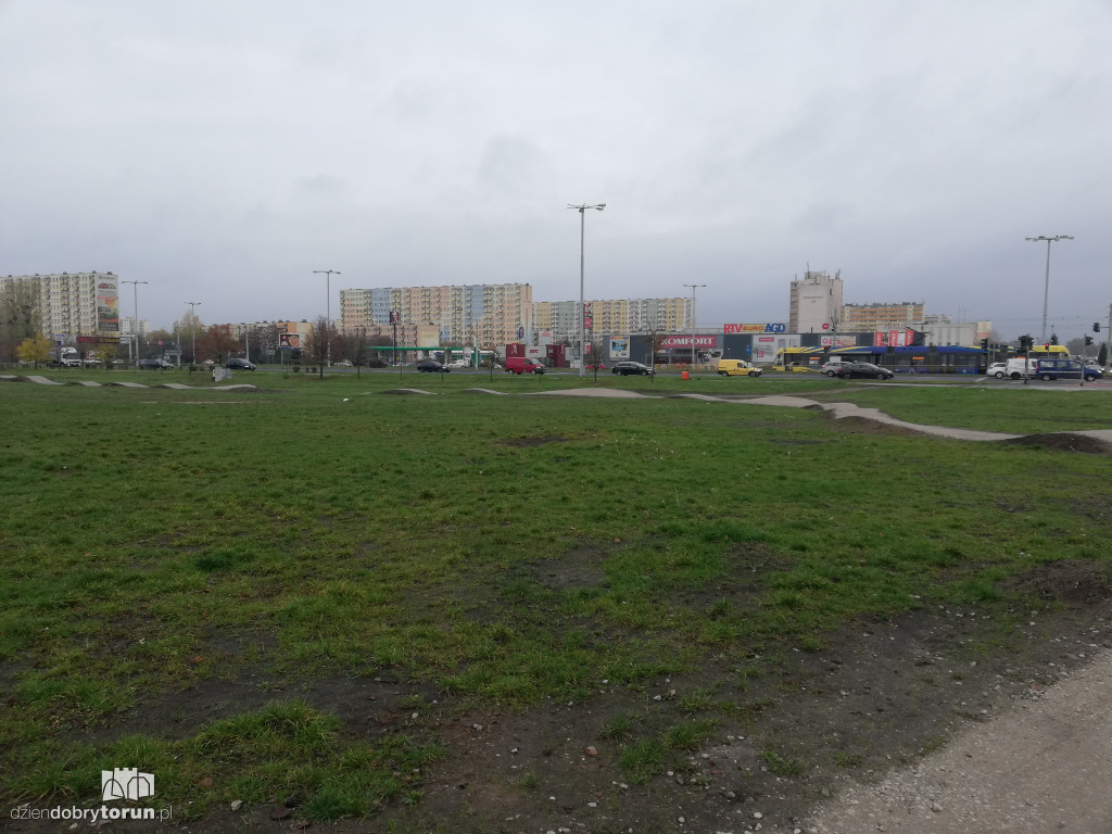 Garbata ścieżka rowerowa na Skarpie