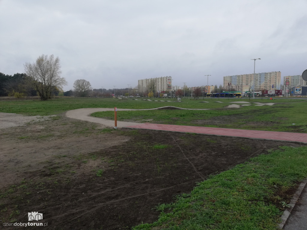 Garbata ścieżka rowerowa na Skarpie