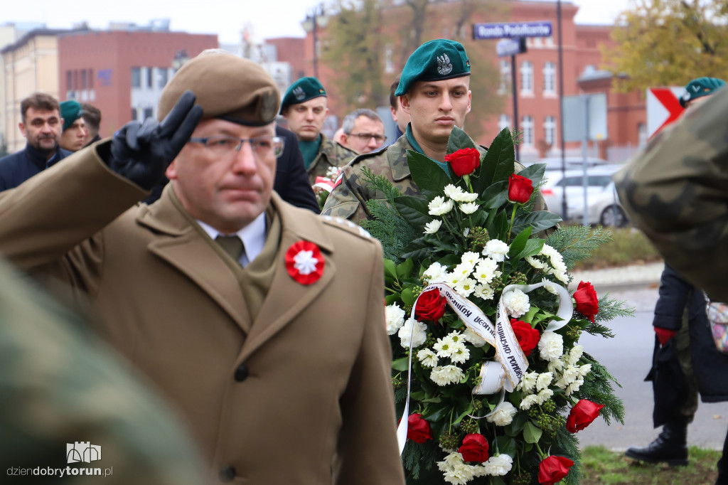 Złożenie kwiatów pod pomnikiem gen. Józefa Hallera