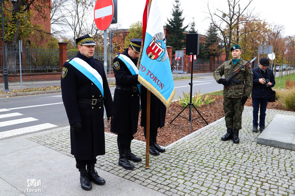 Złożenie kwiatów pod pomnikiem gen. Józefa Hallera