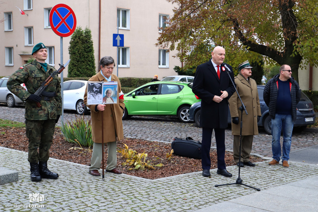 Złożenie kwiatów pod pomnikiem gen. Józefa Hallera
