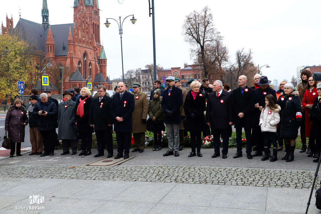 Złożenie kwiatów pod pomnikiem gen. Józefa Hallera