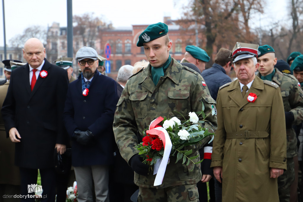 Złożenie kwiatów pod pomnikiem gen. Józefa Hallera
