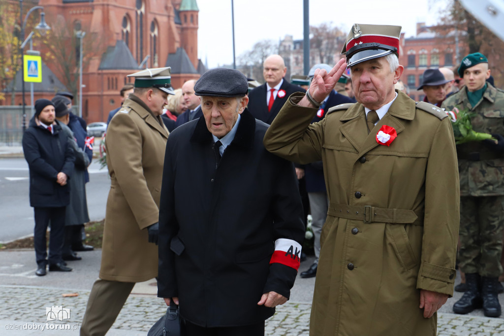 Złożenie kwiatów pod pomnikiem gen. Józefa Hallera