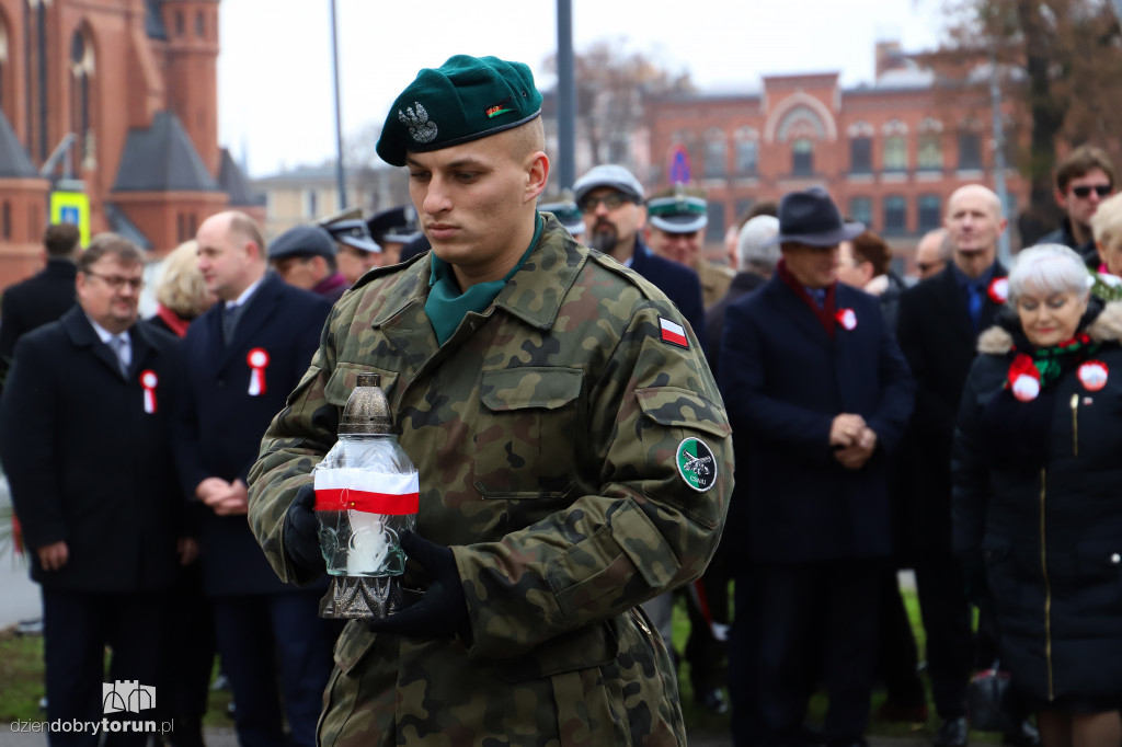 Złożenie kwiatów pod pomnikiem gen. Józefa Hallera