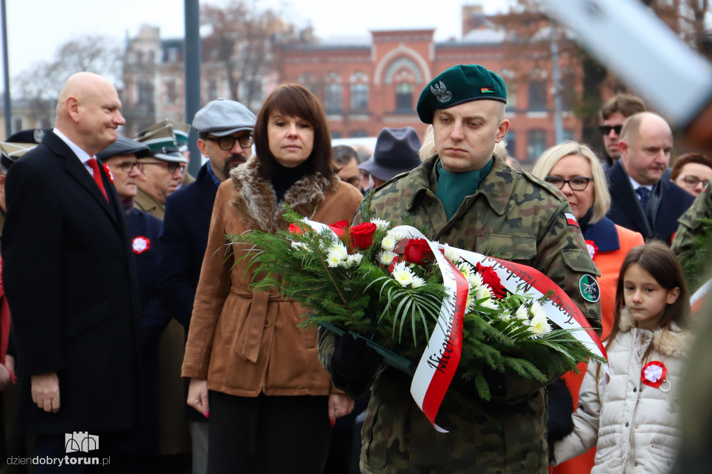 Złożenie kwiatów pod pomnikiem gen. Józefa Hallera