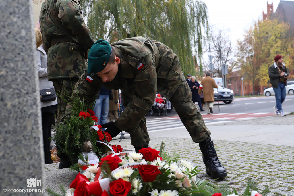 Złożenie kwiatów pod pomnikiem gen. Józefa Hallera
