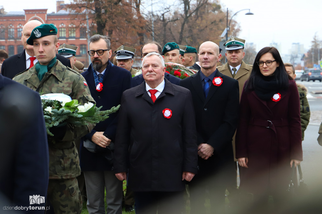 Złożenie kwiatów pod pomnikiem gen. Józefa Hallera