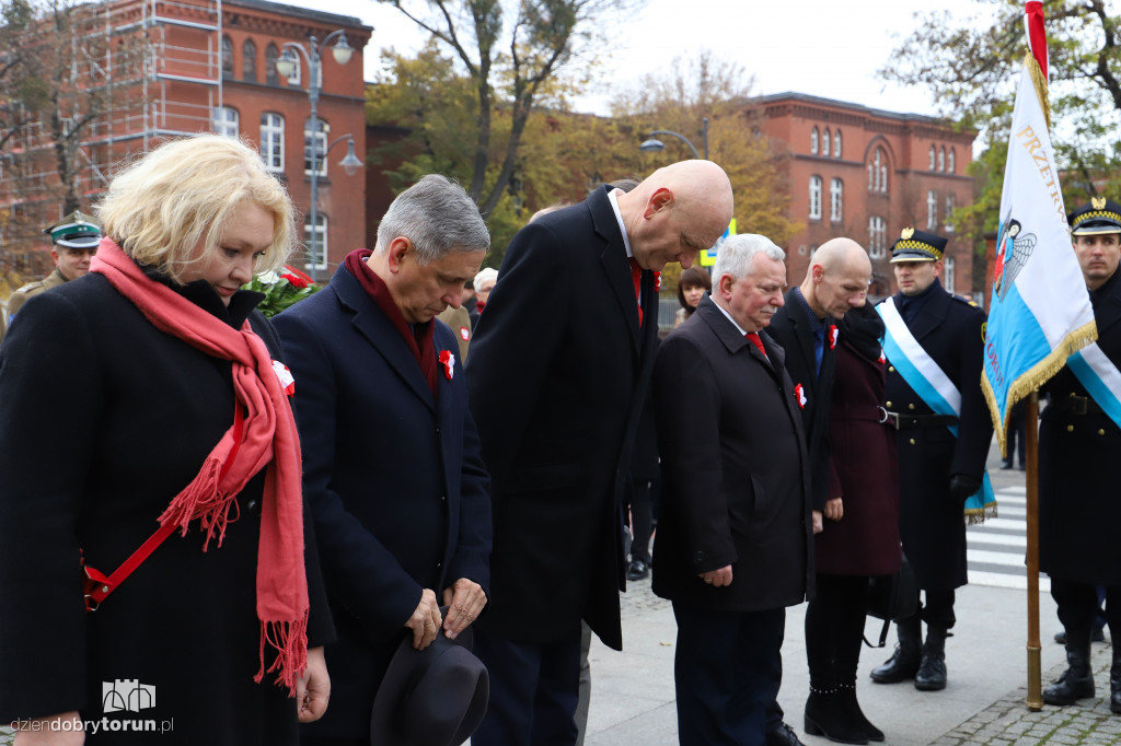 Złożenie kwiatów pod pomnikiem gen. Józefa Hallera