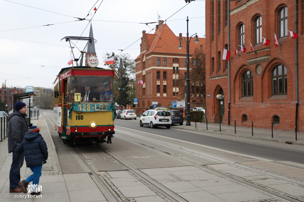 Rozśpiewany patriotycznie tramwaj