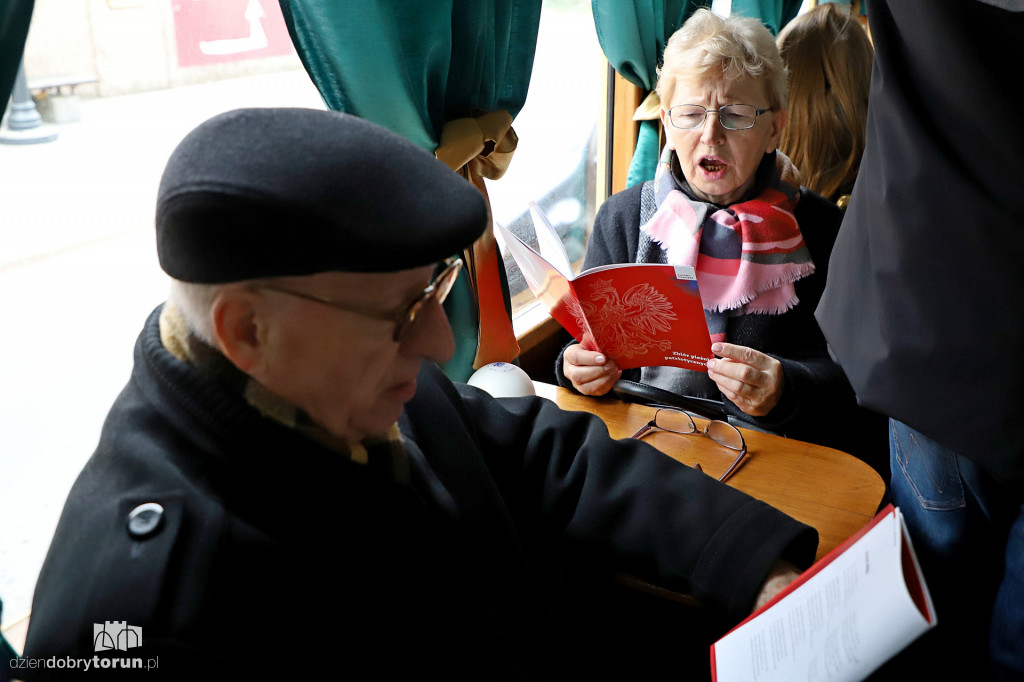 Rozśpiewany patriotycznie tramwaj