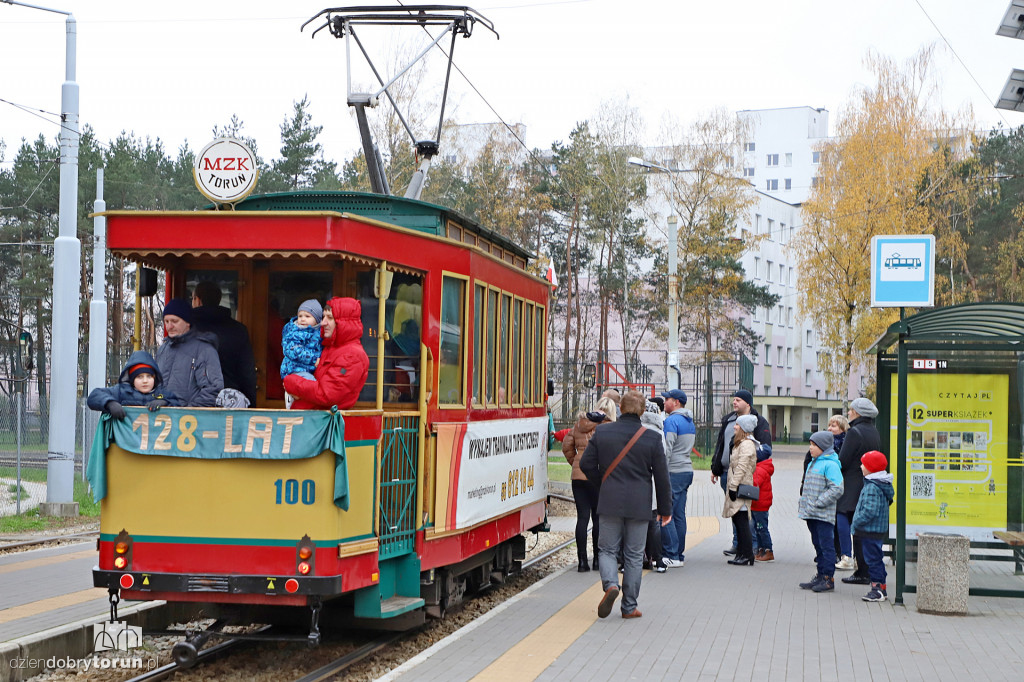Rozśpiewany patriotycznie tramwaj