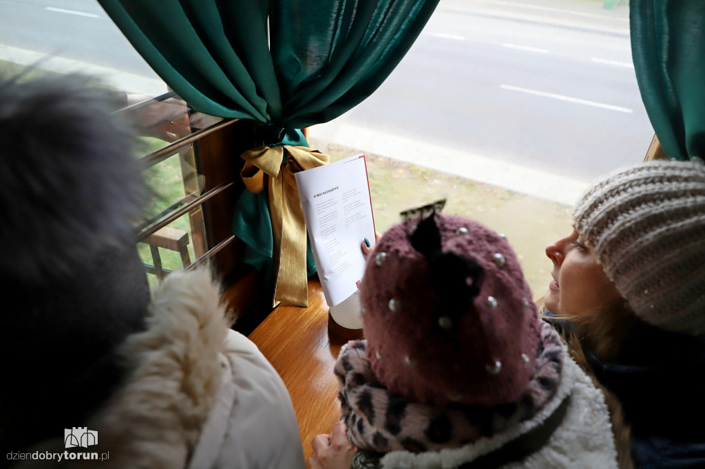 Rozśpiewany patriotycznie tramwaj