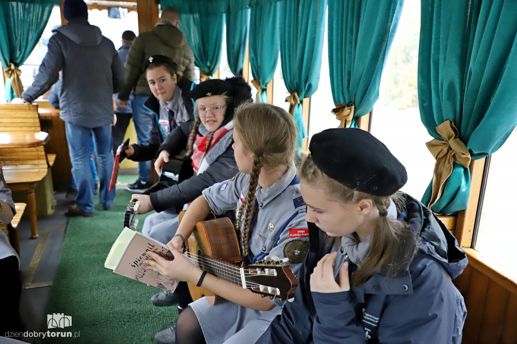 Rozśpiewany patriotycznie tramwaj