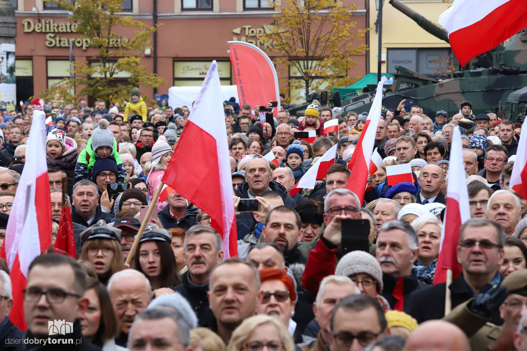 Wspólne odśpiewanie hymnu narodowego