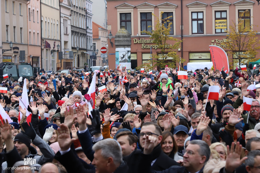 Wspólne odśpiewanie hymnu narodowego