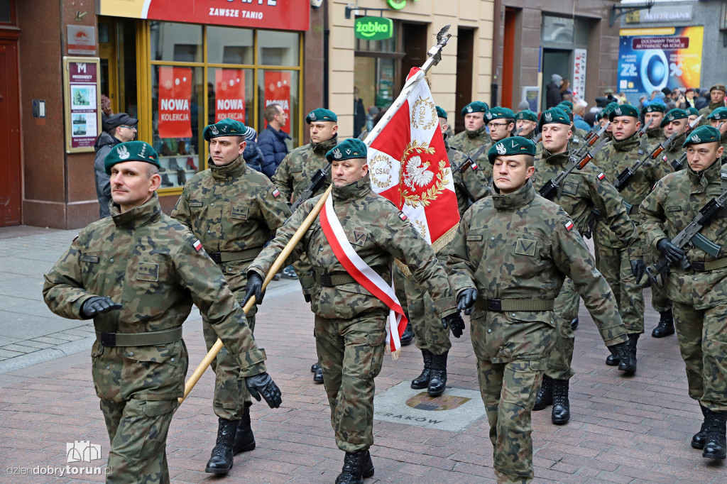 Przemarsz pod pomnik Józefa Piłsudskiego