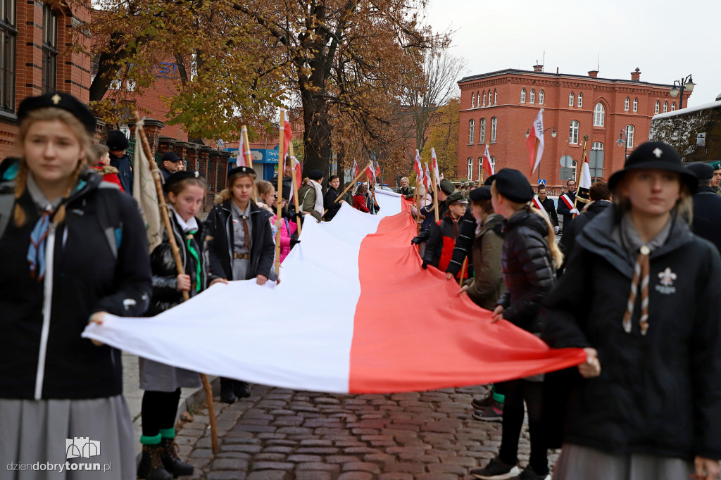 Przemarsz pod pomnik Józefa Piłsudskiego