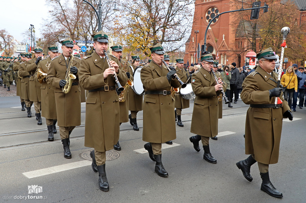 Przemarsz pod pomnik Józefa Piłsudskiego