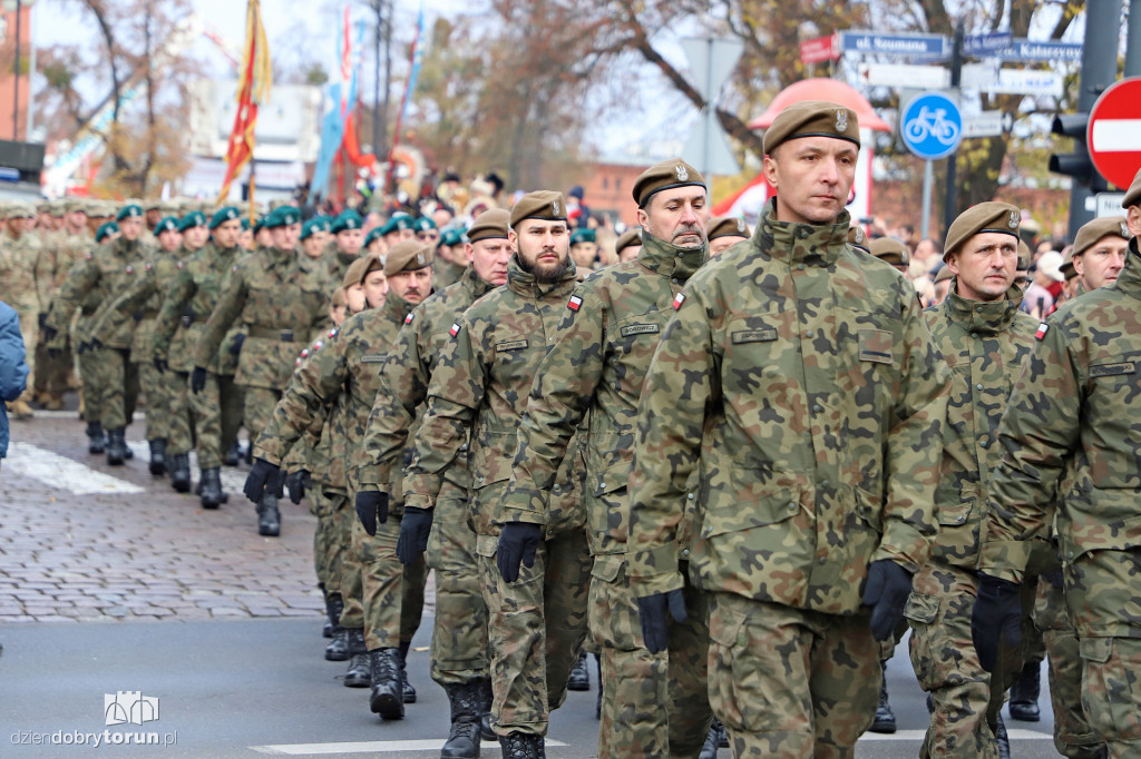 Przemarsz pod pomnik Józefa Piłsudskiego