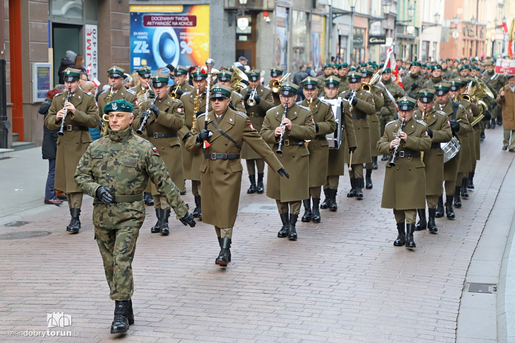 Przemarsz pod pomnik Józefa Piłsudskiego