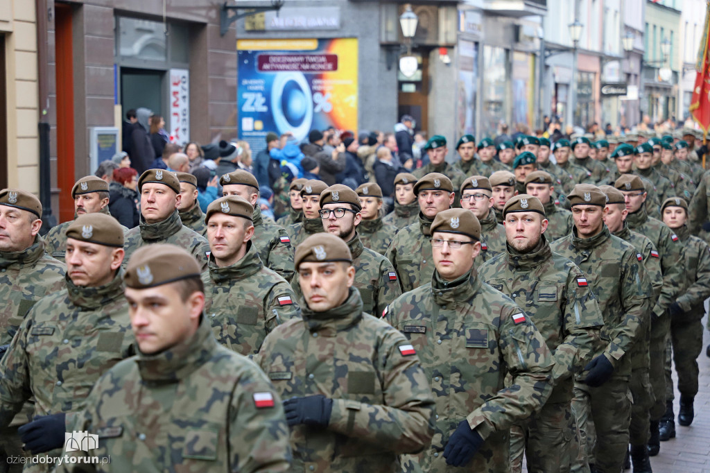 Przemarsz pod pomnik Józefa Piłsudskiego