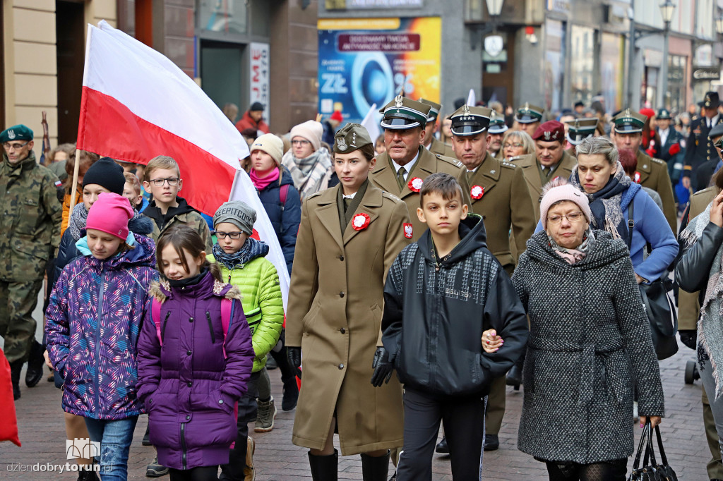 Przemarsz pod pomnik Józefa Piłsudskiego