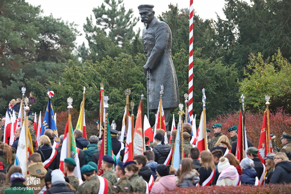 Uroczystość na placu Rapackiego w Toruniu