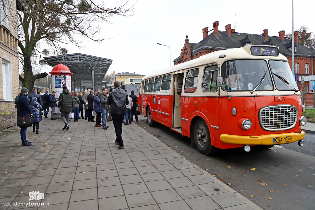 Czerwonym ogórkiem na Toruń Główny