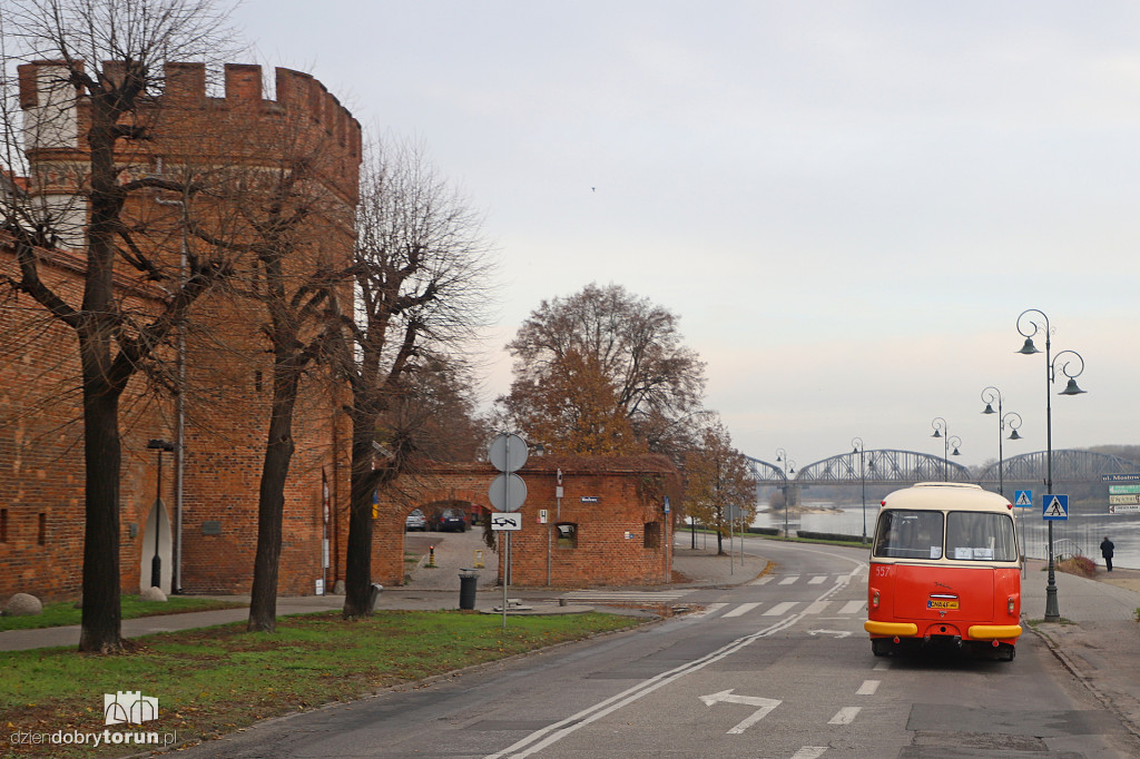 Czerwonym ogórkiem na Toruń Główny
