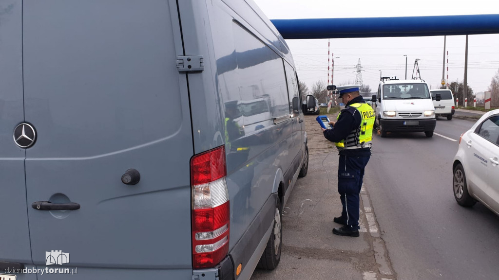 Policjanci skontrolowali pojazdy na ulicach miasta