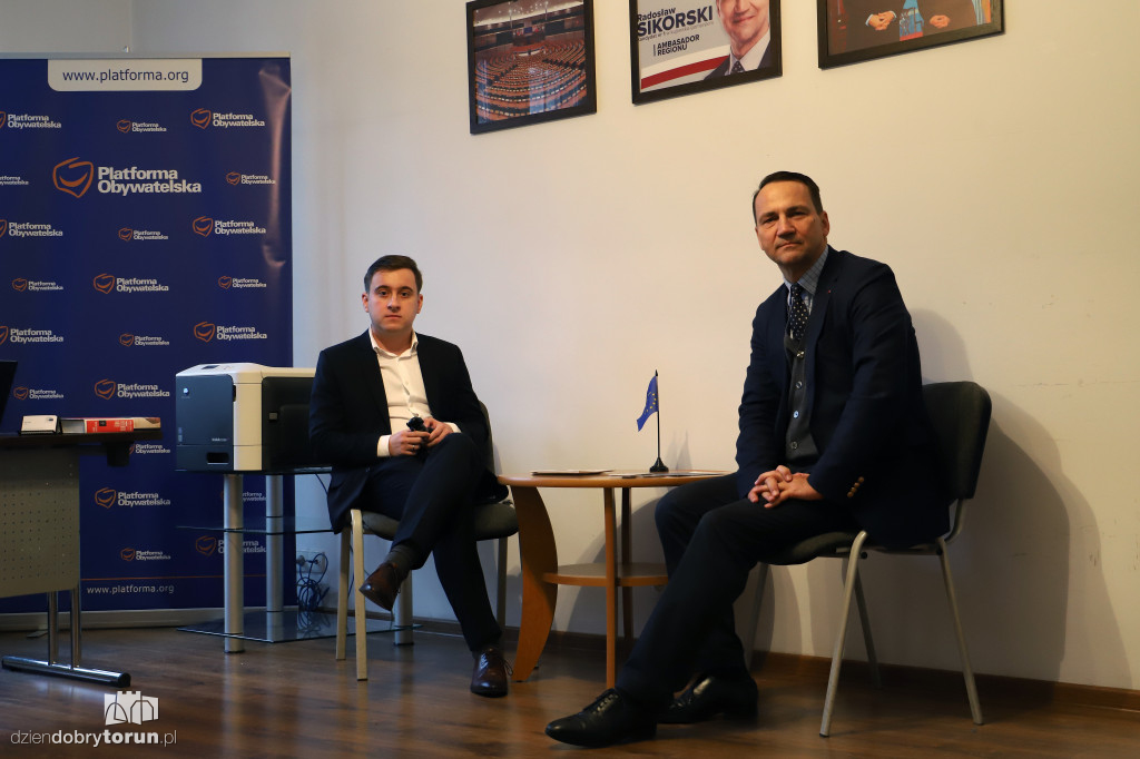 Otwarcie biura poselskiego Sikorskiego w Toruniu